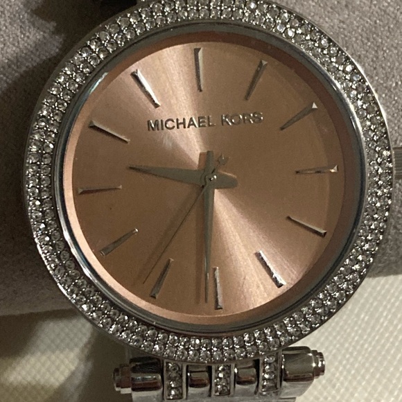 Reduced! NWT Authentic Michael Kors Watch - Picture 7 of 13